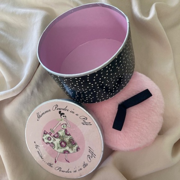 Shimmer Powder in a Puff - Picture 6 of 11